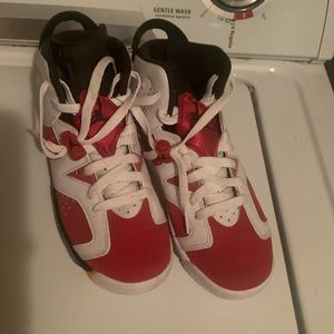 Jordan 6 carmine size 4y GS